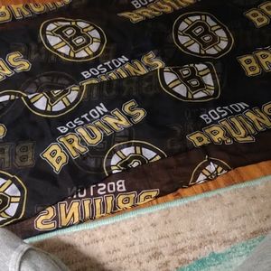Bruins neckshal or scarf